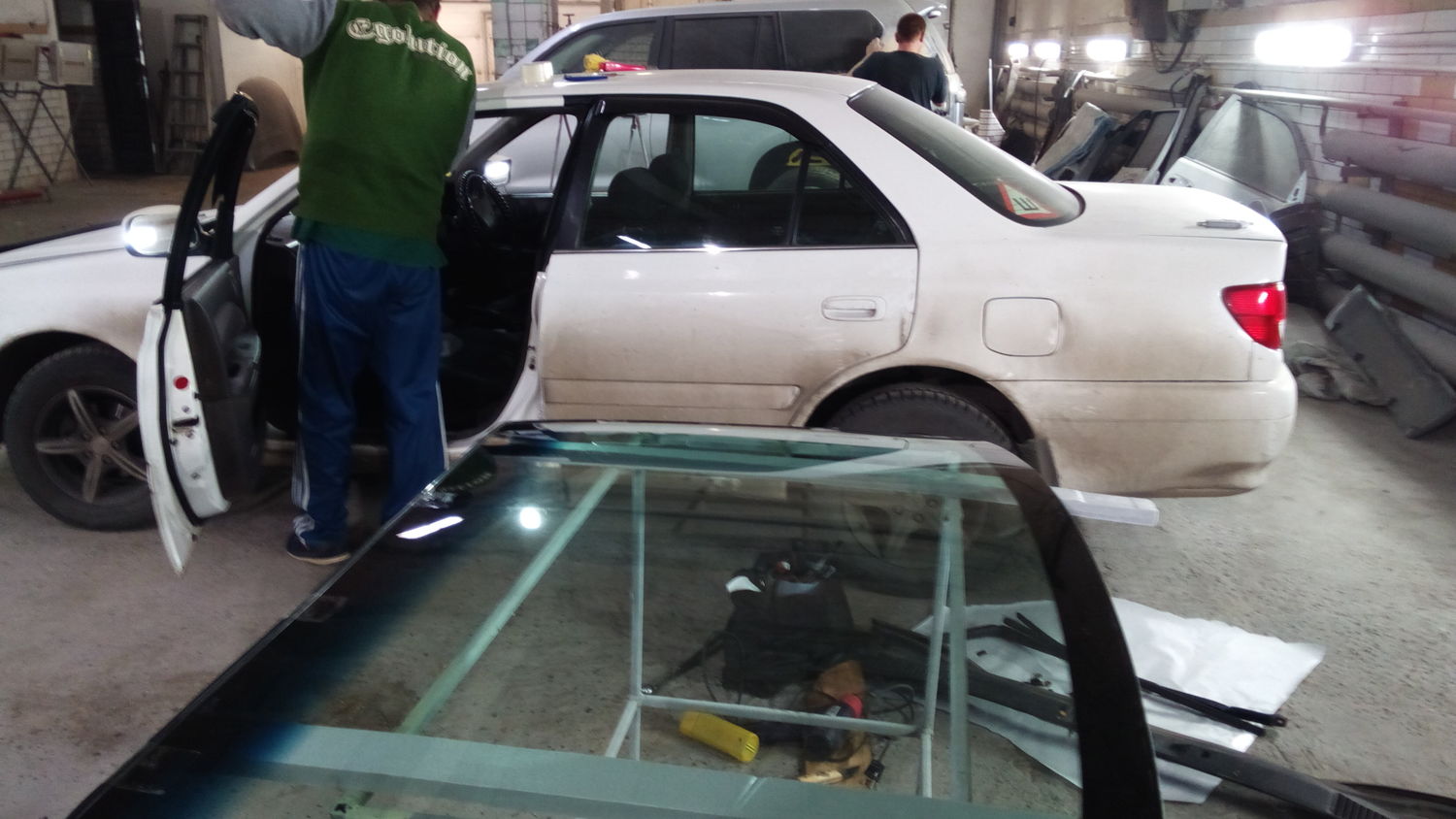 Выезд к клиенту для установки, доставка стекла клиенту